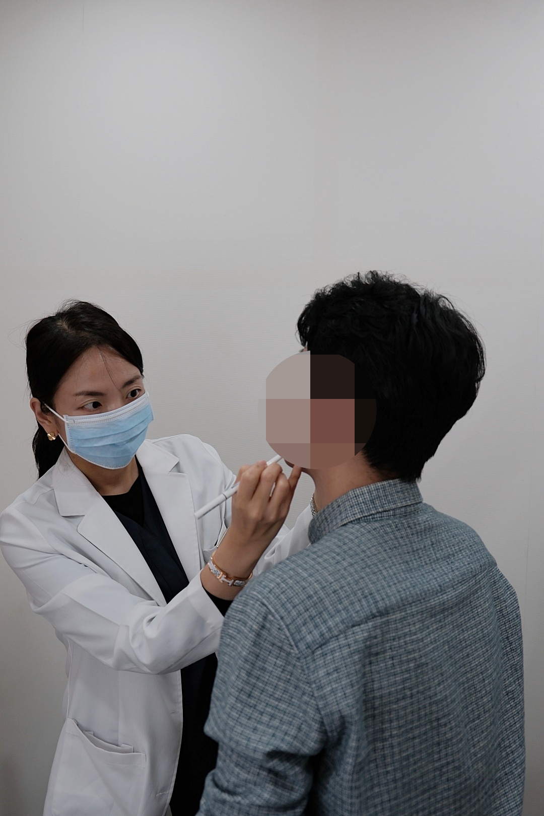 후한의원 강남점 안면비대칭교정 진료 상담 장면