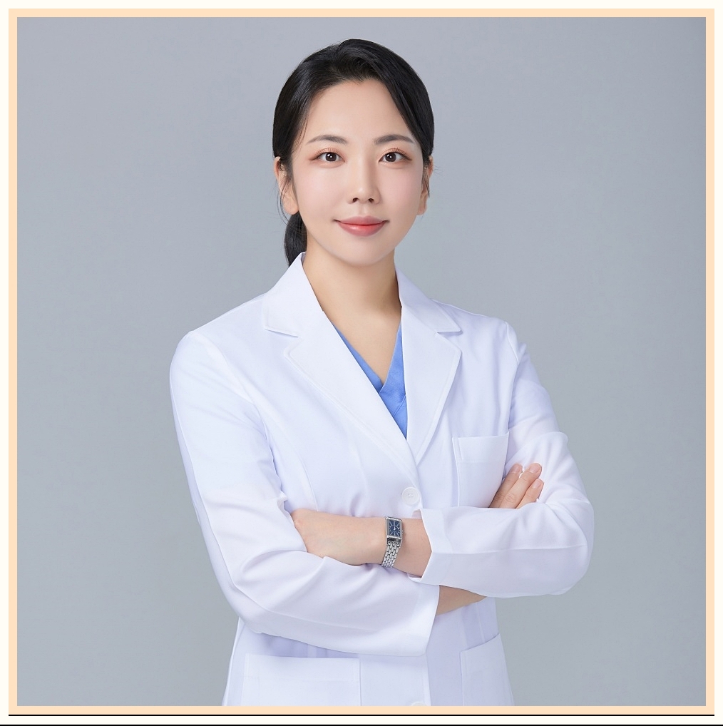 강남한관종 원장님의 정면 사진 이미지